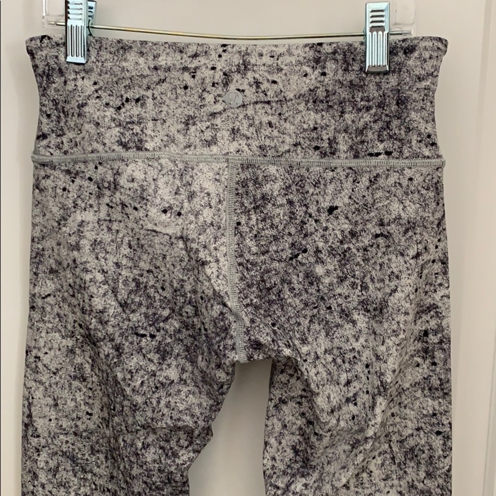 Lululemon Low Rise size 4 - Picture 2 of 3